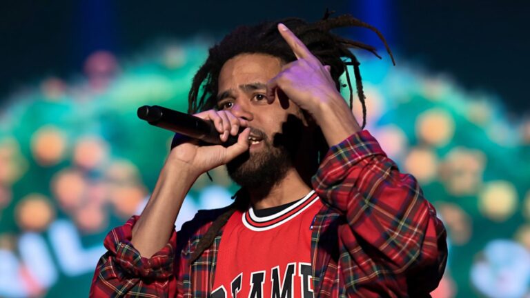 J. Cole suscite l&rsquo;enthousiasme pour un nouvel album après avoir vidé son compte Instagram