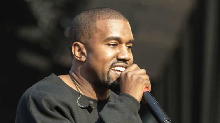 Kanye West repéré à un dîner avec une femme mystérieuse au milieu de rumeurs « disparues »