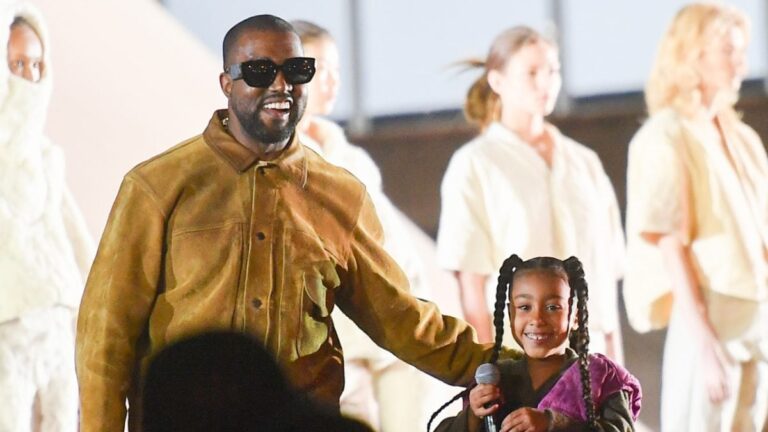 La fille de Kanye West, North, se déguise en son père dans « Bound 2 » TikTok