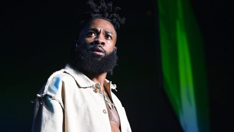 Le chanteur de R&B Sammie s&rsquo;exprime après que sa mère a été accusée de meurtre