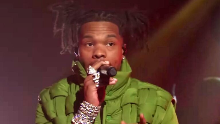 Lil Baby interprète « Forever » et « California Breeze » sur SNL