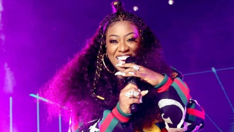 Missy Elliott exhorte les fans à être « intrépides » alors qu&rsquo;ils entrent en 2023