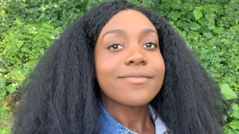 Noname dit « Nous devons commencer à garder le contrôle » de l&rsquo;art noir dans un puissant appel à l&rsquo;action