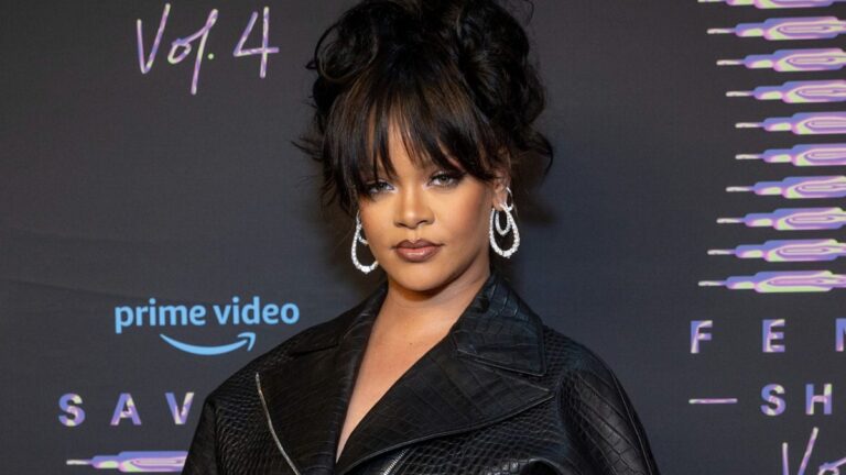 Rihanna lance une collection Savage X Fenty sur le thème du football avant le Super Bowl