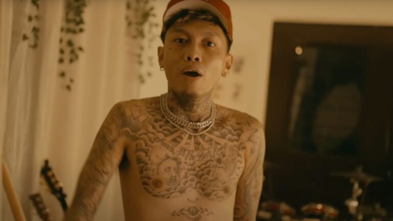 Skusta Clee nargue les haineux avec des « tests »