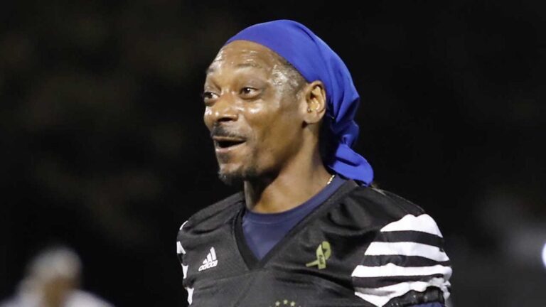 Snoop Dogg nommé capitaine du Pro Bowl 2023 de la NFL et promet que son équipe « finira sur ce podium »