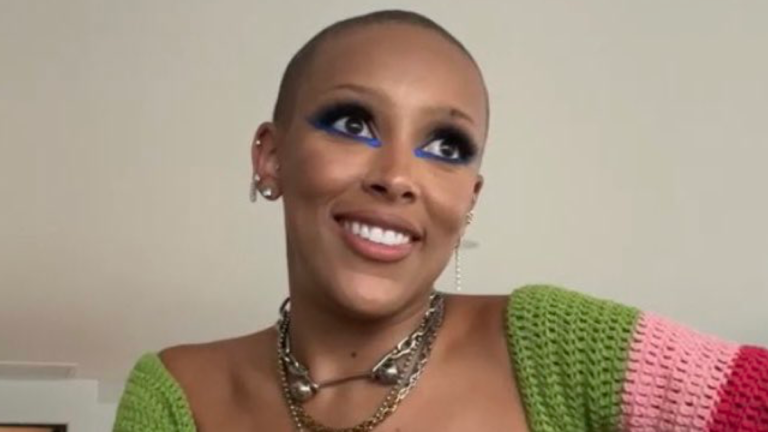 Tendances Doja Cat en raison de la tenue bizarre de la Fashion Week de Paris