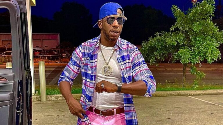 Young Dro parle de son parcours de sobriété : « Je suis propre à 100 % »