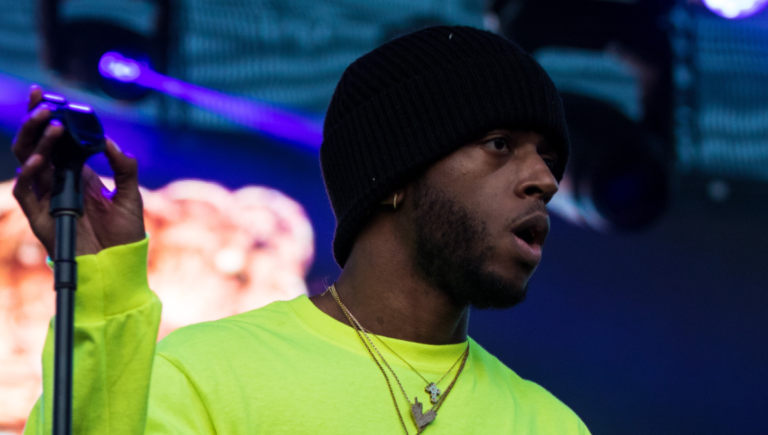 6LACK taquine le nouvel album &lsquo;Mr.  La Saint-Valentin en transformant les garçons de l&rsquo;eau d&rsquo;Atlanta en garçons de fleurs