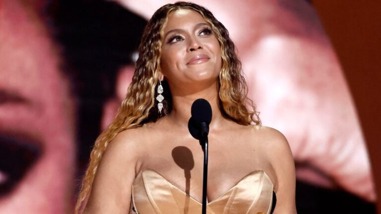 Beyoncé déchire en acceptant le record du 14e Grammy Award