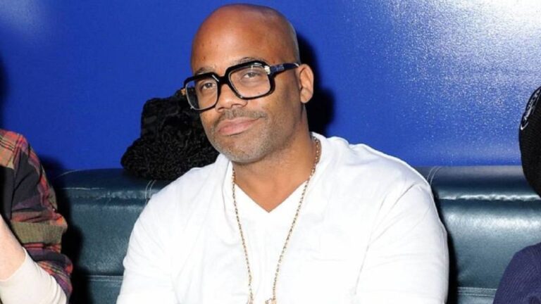 Dame Dash lit un livre pour enfants à l&rsquo;école de Virginie