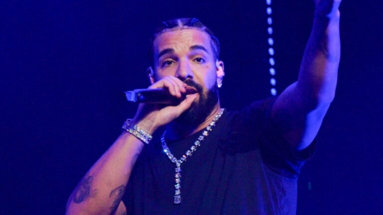 Drake exhorte Spotify à payer des « bonus » aux artistes après le jalon historique de 75 milliards de flux
