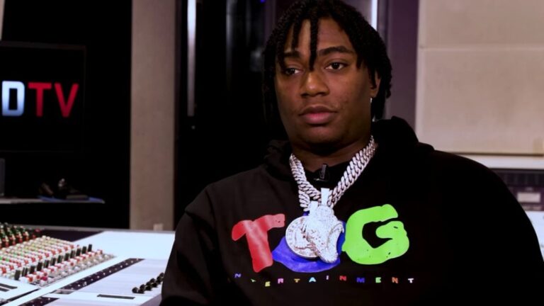 Fredo Bang dit que les détenus des prisons trafiquants de drogue appellent leurs fesses des « sacs Gucci »