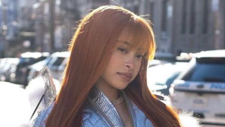 Ice Spice Curves Geste romantique de la Saint-Valentin d&rsquo;un fan
