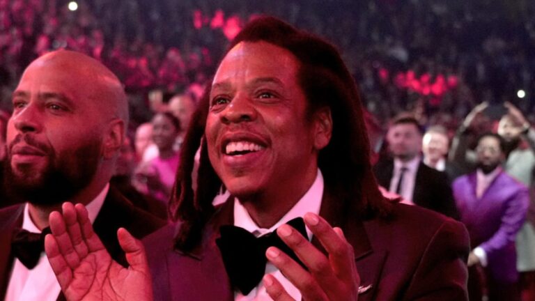 JAY-Z dit que la performance des Grammys « God Did » était « pour le hip-hop »: « Nous le devons à la culture »