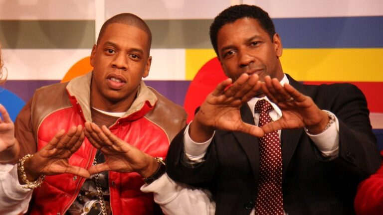 JAY-Z tente de calmer Denzel Washington pendant une dispute animée au match des Lakers