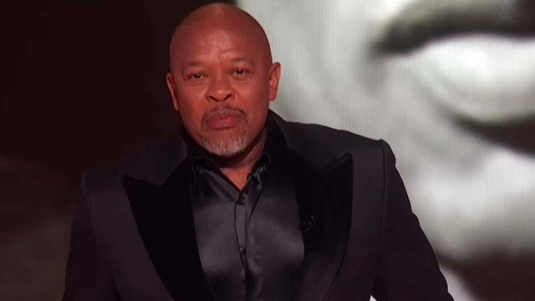 Le Dr Dre organise une soirée de patinage à roulettes pour célébrer le 30e anniversaire de « The Chronic »