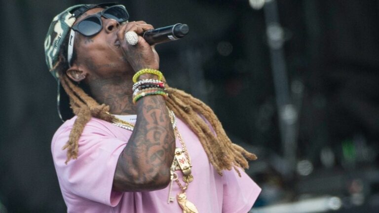 Lil Wayne est plus intéressé à regarder des vidéos de skate sur son téléphone qu&rsquo;à faire la fête