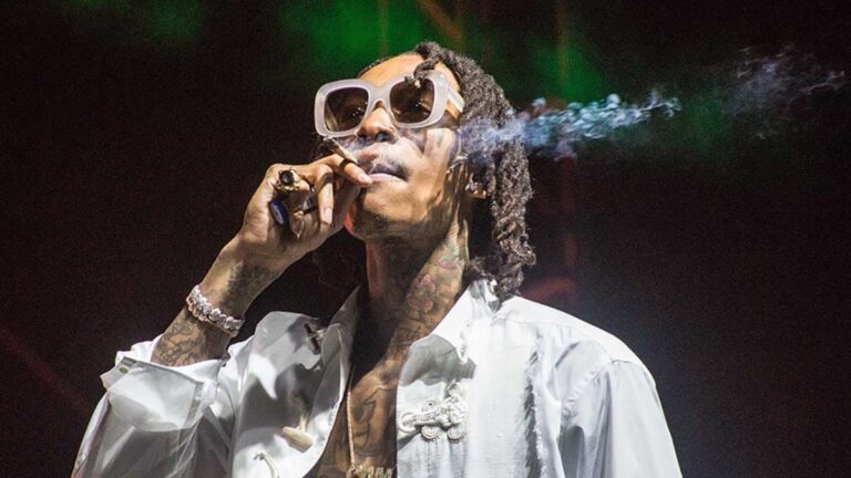 Wiz Khalifa explique comment fumer de l&rsquo;herbe lui permet de mieux contrôler sa respiration lorsqu&rsquo;il joue