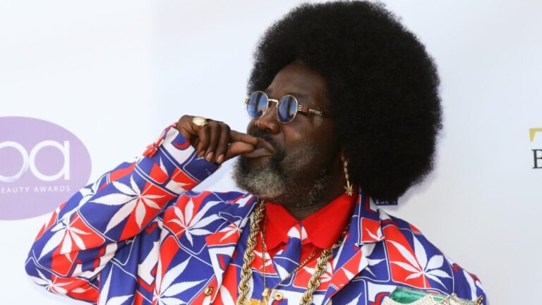 Afroman poursuivi par des shérifs pour avoir prétendument profité d&rsquo;un raid à son domicile