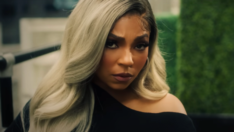 Ashanti semble capturer des images d&rsquo;OVNIS – ou est-elle simplement « insensée » ?