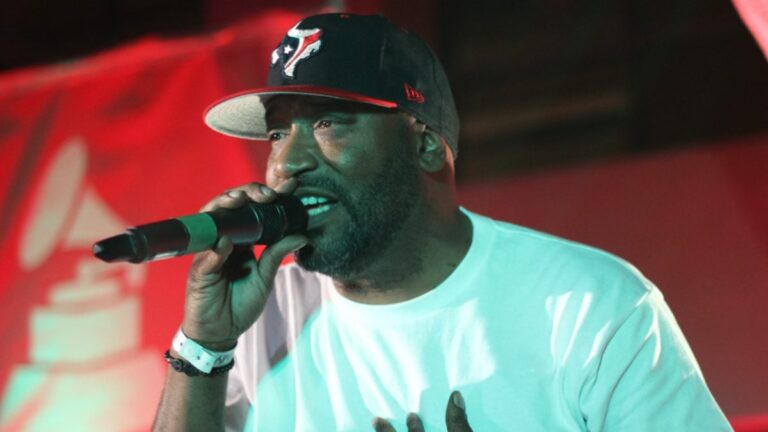 Bun B récupère le poncho UGK après une offre de récompense de 1 000 $ : « Le poncho Trilla est de retour !