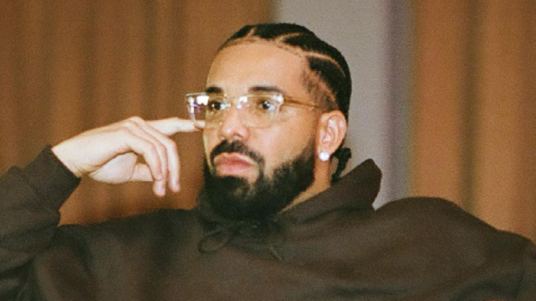 Drake détaille sa femme idéale dans un nouvel extrait de chanson : « Je pense à toi toute la journée, Mami »
