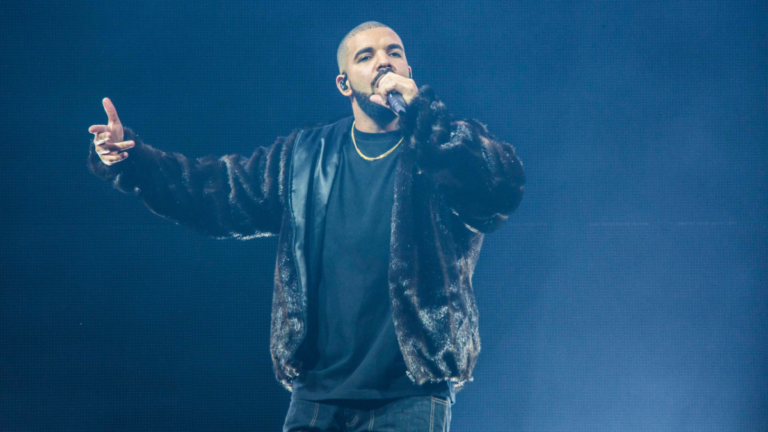 Drake dit aux rappeurs de préparer leurs cartes de fête des pères pour lui