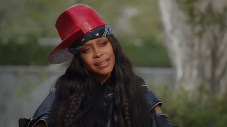 Erykah Badu à propos des politiciens de droite utilisant « Woke »: « C&rsquo;est juste une autre façon de dire Thug »