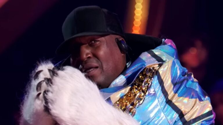 Grandmaster Flash surprend les fans avec l&rsquo;apparition d&rsquo;un « chanteur masqué »: « C&rsquo;est un grand spectacle »