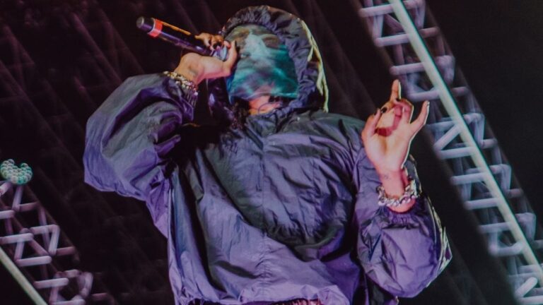 Le set Rolling Loud de Playboi Carti suspendu en raison d&rsquo;une foule indisciplinée: « C&rsquo;est une urgence »