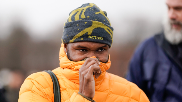 Les fans de Frank Ocean se demandent si le nouveau look présumé du chanteur est réel ou non