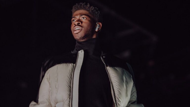 Lil Nas X applaudit Troll en disant qu&rsquo;il est « faux gay »