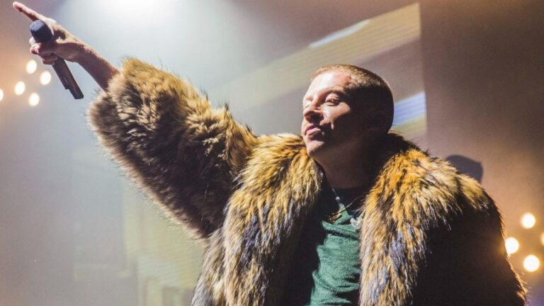 Macklemore réfléchit à la dépendance et à la rechute après sa victoire aux Grammy Awards 2014