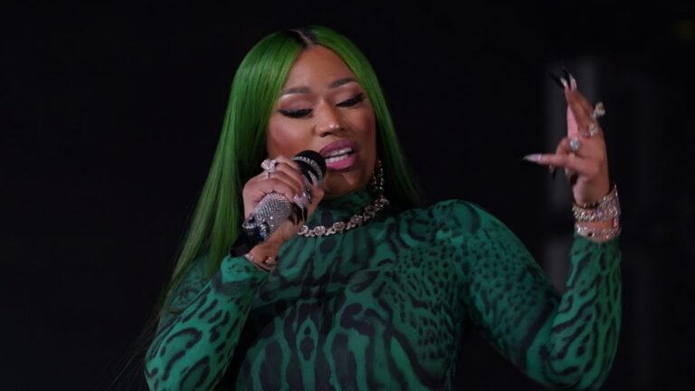 Nicki Minaj pense que d&rsquo;autres étiquettes de rappeuses paient pour des « diss tweets » qui lui sont destinés