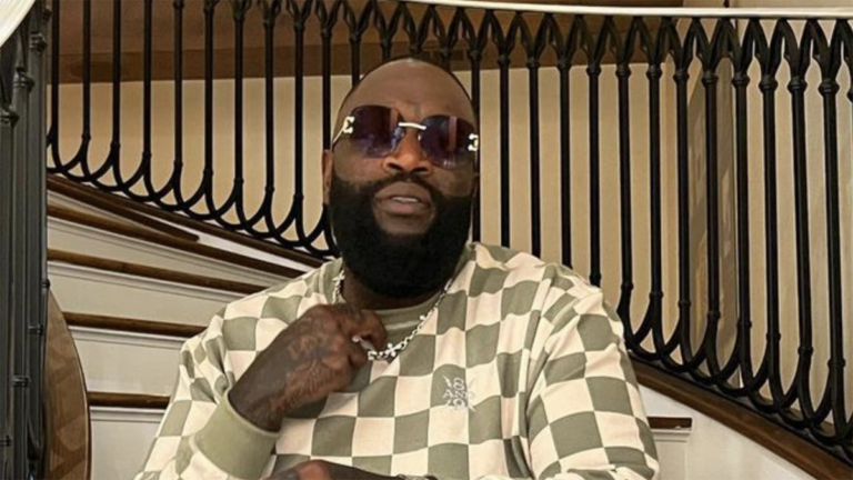 Rick Ross présente aux lycéens de Miami des bourses Rolling Loud