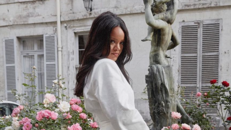 Rihanna partage un regard adorable sur son bébé avant sa performance aux Oscars