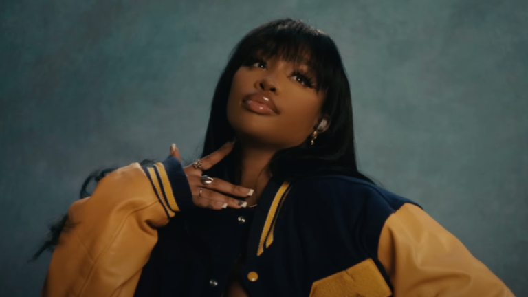 SZA se déshabille pour la campagne de sous-vêtements « Fits Everybody » de SKIMS