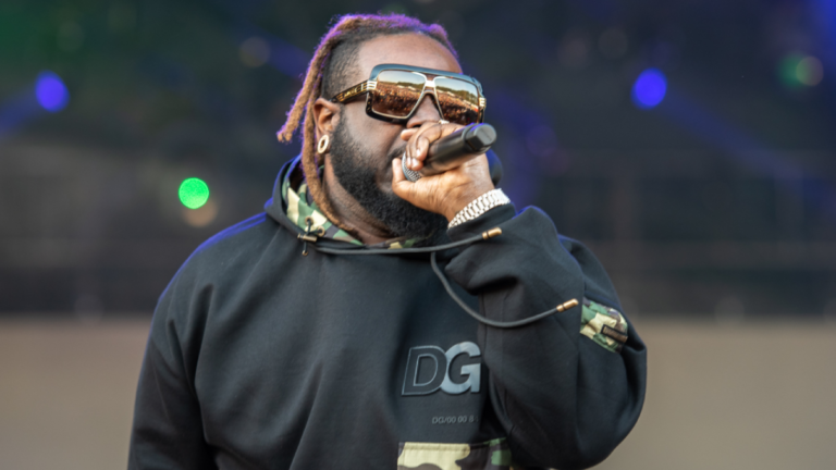 T-Pain montre une vraie voix chantante sur un nouvel album de reprises, « On Top Of The Covers »