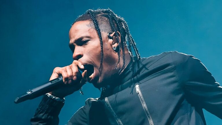 Travis Scott accusé d&rsquo;avoir frappé un ingénieur du son lors d&rsquo;un saccage de 12 000 $ dans une discothèque à New York