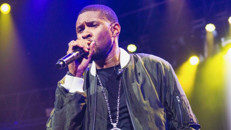 Usher dit qu&rsquo;il est sur le point de « réveiller le R&B »