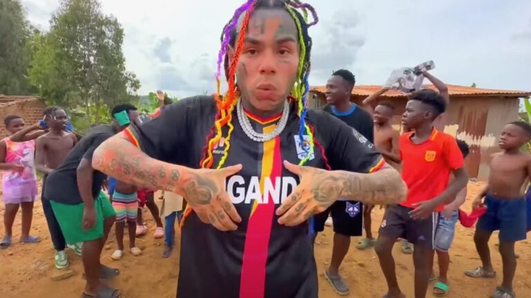 6ix9ine échange le rap pour chanter sur la deuxième piste depuis l&rsquo;attaque brutale du gymnase