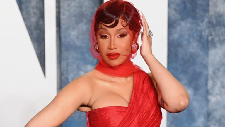 Cardi B appelle les voyous d&rsquo;Internet : « Vous étiez tous des nerds au lycée ! »