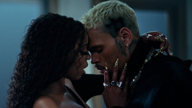 Chlöe Bailey « a choisi d&rsquo;ignorer » le contrecoup de la collaboration avec Chris Brown parce qu&rsquo;elle y est « habituée »
