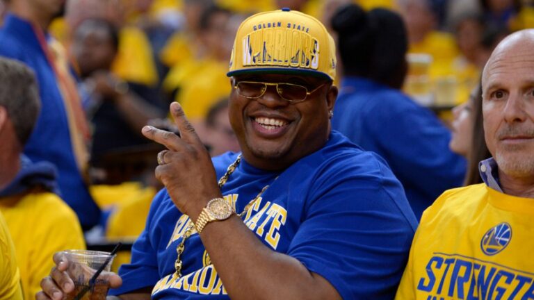 E-40 reçoit une énorme ovation au match des Warriors après l&rsquo;éjection des Sacramento Kings