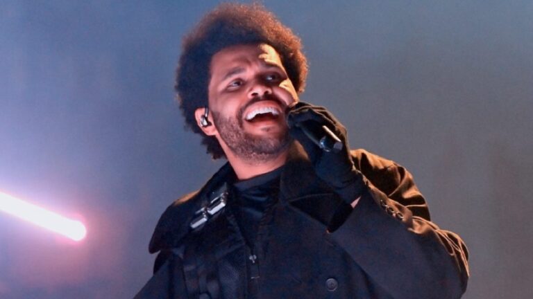The Weeknd fouette la foule de Coachella dans une frénésie avec le début d&rsquo;une toute nouvelle chanson
