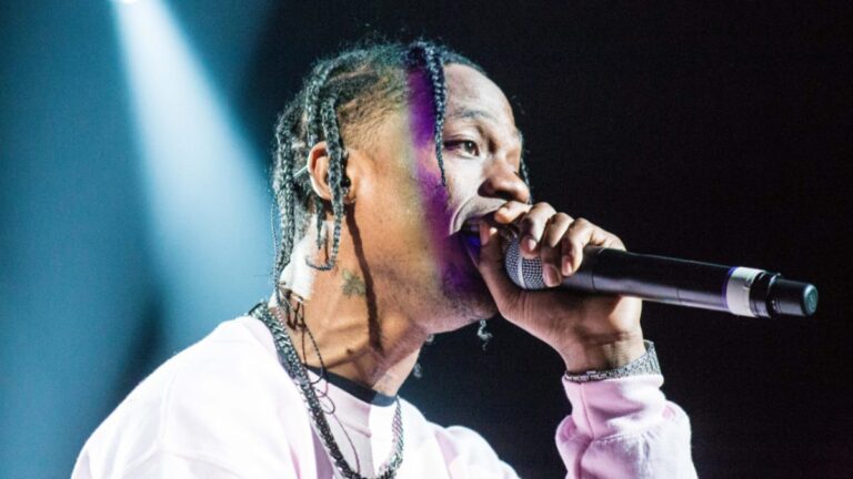 Travis Scott parvient à un règlement pour une agression présumée dans une boîte de nuit