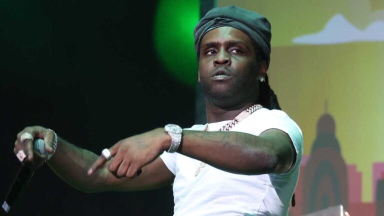 Un fan de Chief Keef récite les paroles du rappeur lors de son arrestation