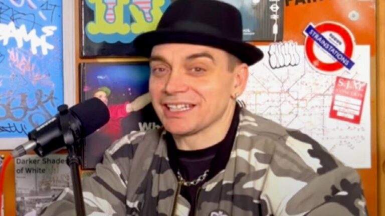 Beatbox Legend Killa Kela surprend un fan handicapé avec une visite à domicile réconfortante