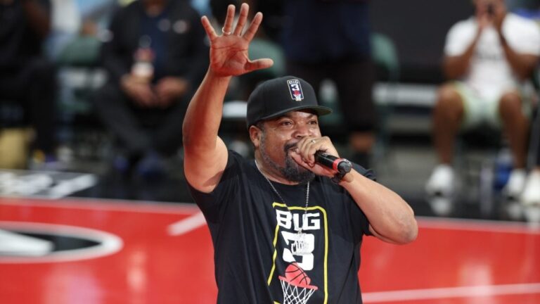 Ice Cube s&rsquo;éteint sur Troll Over Républicain &lsquo;Click Bait&rsquo; Commentaires